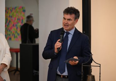 “Teatro come volano di sviluppo”: a Salerno trionfa il futuro della scena tra classici e A.I.